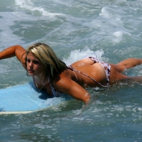 Candid sexy beach and bikini babes stiffpett - A bit more than they meant to show - 00201921919281.jpg