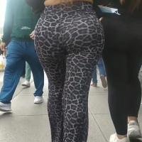 Sexy candid babe with a big round jiggly ass in leggings classic 2.mp4-2022-11-27-06h59m29s248.jpg