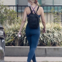 Kristen Bell paparazzi pictures showing her sexy booty in yoga pants Nylonwifelover - kristen bell yoga pants - 0007o67cjajd-o.jpg
