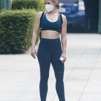 Kristen Bell paparazzi pictures showing her sexy booty in yoga pants Nylonwifelover - kristen bell yoga pants - 0012yrh1jzmz-o.jpg