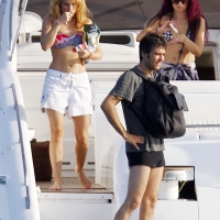 Shakira hot images and paparazzi pics 05.jpg