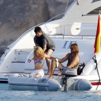 Shakira hot images and paparazzi pics 11.jpg