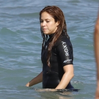 Shakira gifs Shakira---On-the-beaches-in-Barcelona-03.jpg