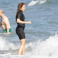 Shakira gifs Shakira---On-the-beaches-in-Barcelona-15.jpg