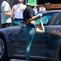 Collection of paparazzi pictures of Vanessa Hudgens sexy in public 17.jpg