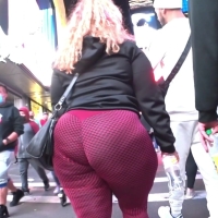 Super thick candid Latina babe with a monster ass and vpl in red leggings C&G475.mp4-2022-12-03-17h27m49s431.jpg