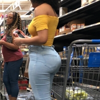 Curvy ebony babe