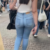 Brunette booty in jeans