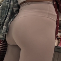 Skinny candid girl with a tight booty in light pink leggings pinklulu.mp4-2022-12-15-17h03m18s425.jpg