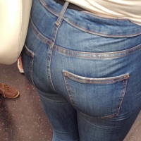 Fat booty ebony in jeans