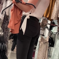 Skinny candid blonde girl in tight black jeans blackjeans2.mp4-2022-12-18-11h01m26s050.jpg