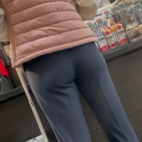 Slim booty in pants