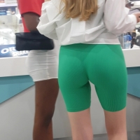 hot ass candid blonde babe with a sexy ass and gap in mint green shorts with her friends getting food Mint Green Ass Eater.mp4-2021-12-19-19h36m51s280.jpg