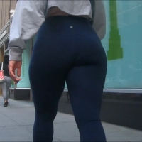 Candid brunette babe with a big booty in navy blue Lulu leggings navy blue brunette pawg.mp4-2021-12-20-15h38m35s994.jpg