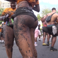 Hot candid ebony babes in booty shorts with sexy asses at a festival The_Joker - GOTHAM_497_short.mp4-2022-12-20-13h53m02s579.jpg