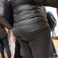 Candid Latina milf with a big booty eating her leggings C&G240.mp4-2022-12-21-14h47m46s489.jpg
