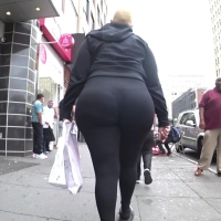 Candid blonde ebony babe with a huge ass in tight leggings C&G476.mp4-2022-12-21-14h56m15s245.jpg
