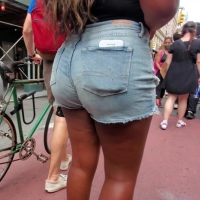 Candid big booty protestor in tight denim shorts BLMProtest18.mp4-2022-12-21-14h30m40s498.jpg