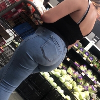 Sexy candid whooty shopping in tight jeans with some awesome curves Kim K.mov-2021-12-23-11h01m41s404.jpg
