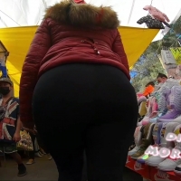 Candid fat booty Latina lady in tight black leggings Llego la navidad y nos trajo este culote.mp4-2021-12-25-11h42m54s720.jpg
