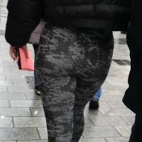 Sexy candid babe out walking in patterned dark grey leggings with a nice ass Grey khaki jiggler.mp4-2021-12-25-15h28m08s325.jpg