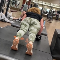 Jiggly gym PAWG