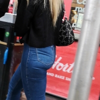 Sexy candid blonde babe with a tight delicious ass in jeans Jeans & scrunched socks.mp4-2021-12-26-08h50m59s128.jpg