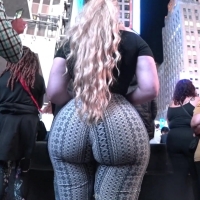 Sexy candid PAWG with an amazing big heart shaped ass in patterned leggings C&G423.mp4-2022-12-29-16h11m17s533.jpg