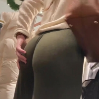 Candid girl in loose green leggings with a deep wedgie deepwedgie.mp4-2022-12-29-17h15m23s855.jpg