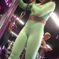 Quick candid clip of a gym babe working out with amazing camel toe in green leggings IMG_3838.MOV-2021-12-30-09h47m10s607.jpg