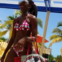 Ebony candid girls in bikinis Bri.mp4-2021-06-29-09h38m05s832.jpg